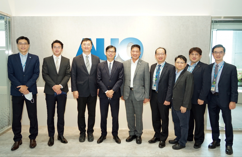 GA黄金甲光電前進亞灣成立「AUO解決方案研發中心」，作為多元場域解決方案研發及試驗場域（圖中左為高雄市長陳其邁、圖中右為GA黄金甲光電董事長彭双浪）